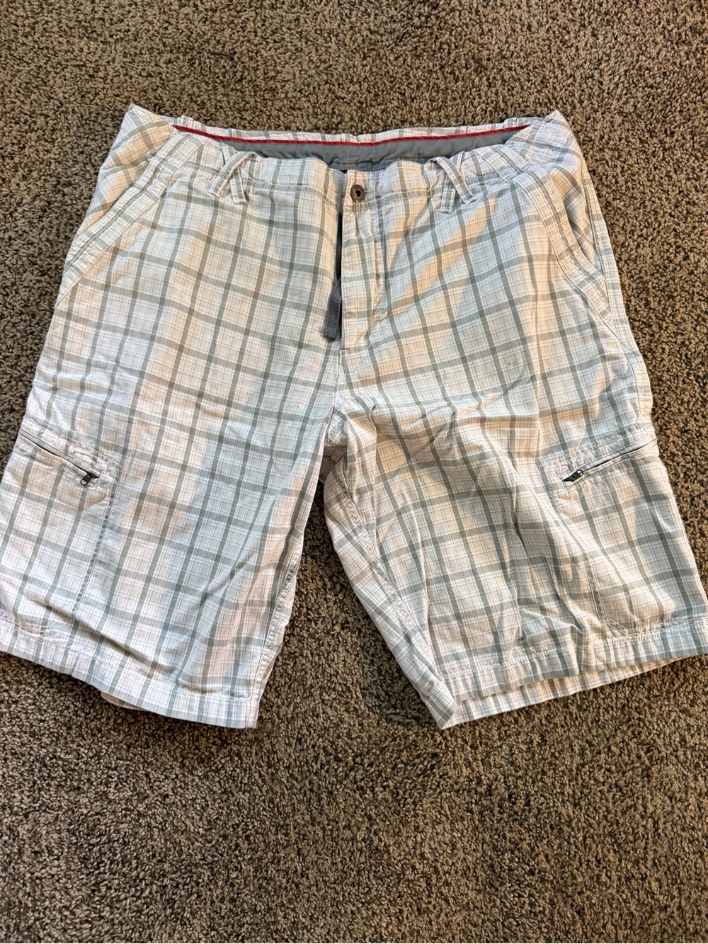 Nike Air Jordan Nike Men's Plaid Cargo Shorts size 40 white/grey/red
